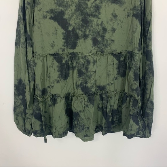 Beachlunchlounge Tiered Green Black Tie Dye Blouse Size Large - Picture 7 of 10